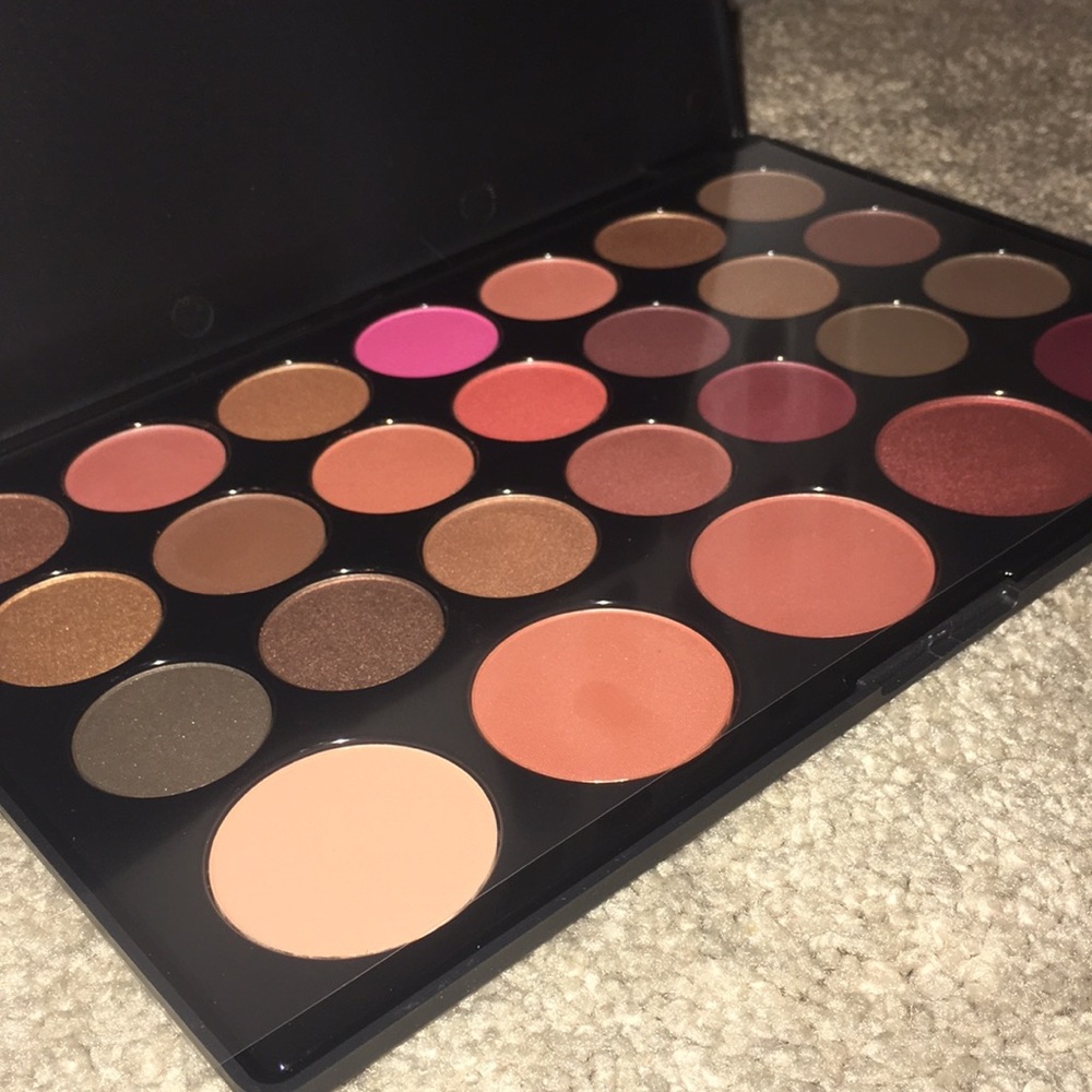 BHcosmetics Blushed Neutrals Palette